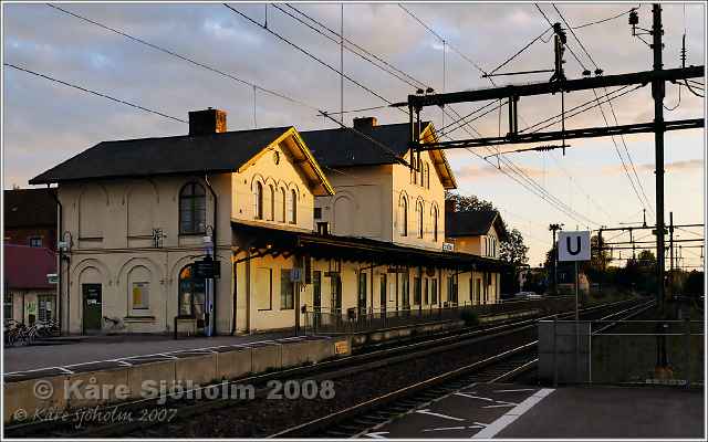 file0028.jpg - Höörs järnvägsstation vid 19-tiden den 11 september 2007.